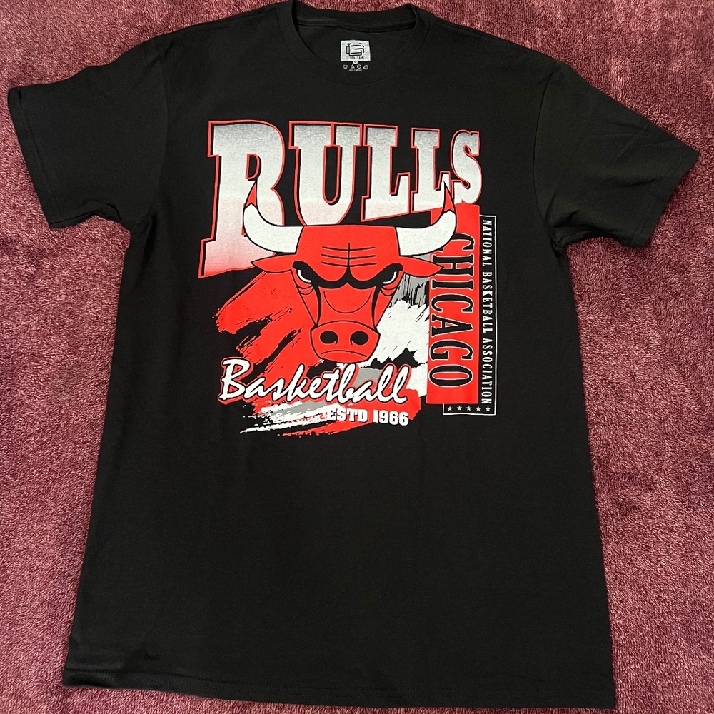 Ultra Game NBA Mens Official Hoops Short Sleeve T-Shirt, Chicago Bulls Size M